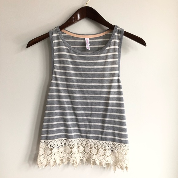 🌿3 for $20 Lace Trim Racerback Crop Top - Picture 4 of 7